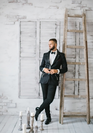 необычный пиджак жениха, фотограф РОМАН ШУМИЛКИН