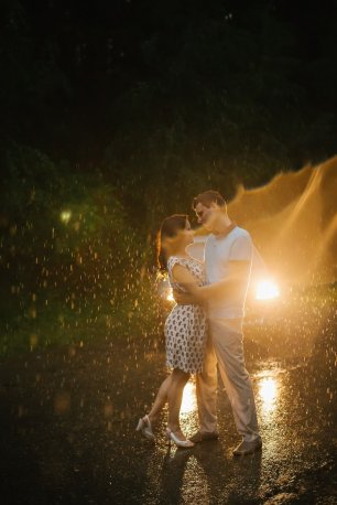 Вечерняя прогулка под дождем