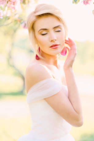 Нежный портрет невесты весной