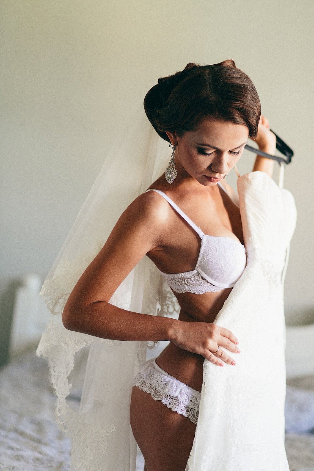 Невеста показала на камеру второй свадебный наряд и восхитила зрителей: Явления: Ценности: riosalon.ru