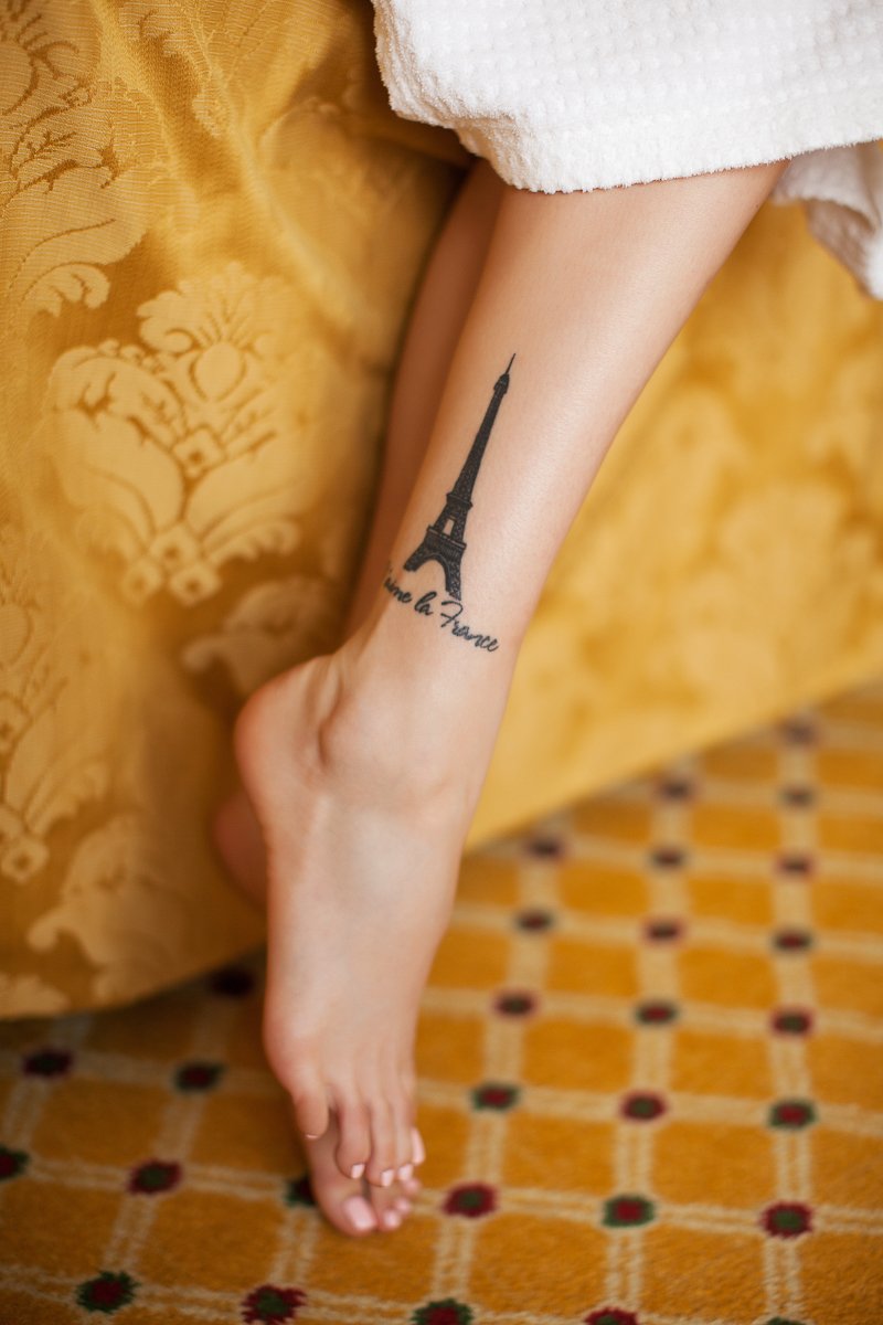 Особенности женских татуировок на ноге