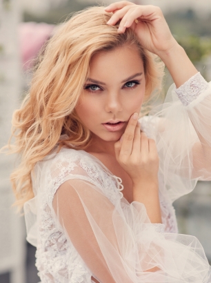 Будуарная фотосессия невесты на крыше