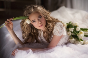 Утренняя будуарная фотосессия для невесты