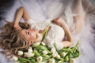 Утренняя будуарная фотосессия для невесты