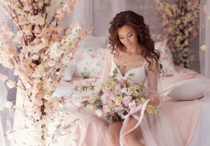 Утро невесты, кровать с декором