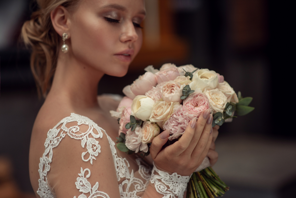 Невеста с букетом - красивый свадебный портрет. Фотограф Наталия Мужецкая
