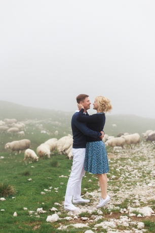 История любви в облаках далеко в горах