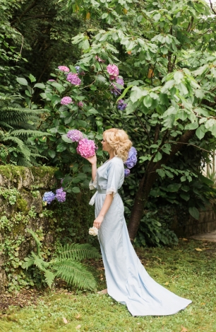 Утро невесты в саду