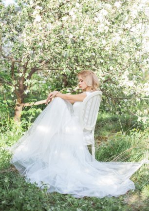 Утро невесты в саду