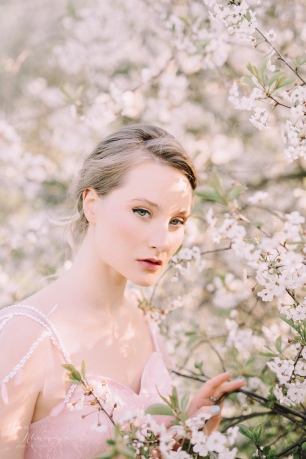 Фотосессия в цветущих садах