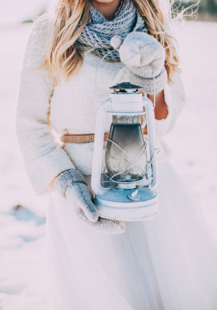 вязаная свадьба, зимний образ невесты, свитер, шарф и варежки в образе невесты, фотограф МАРИНА НАЗАРОВА