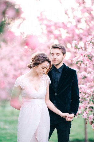 Прогулка по цветущему саду