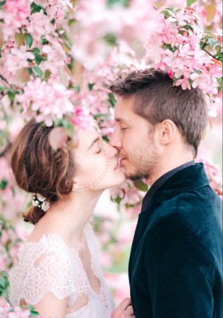 фотосессия love story в цветущем саду, фотограф THE FRETTIES