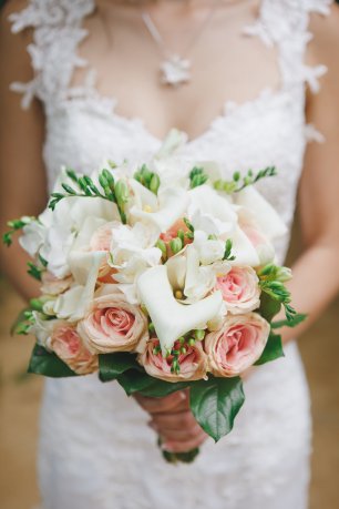 Букет невесты из калл и роз