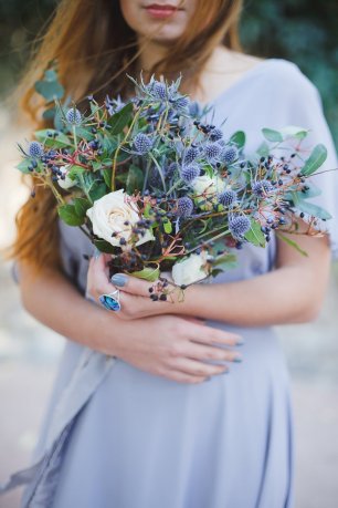 Оригинальный букет прекрасно подчеркивающий цвет платья невесты