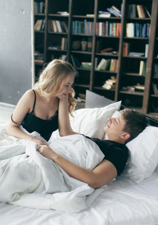 фотосессия love story в домашней обстановке, фотограф ЛОЛА АЛАЛЫКИНА