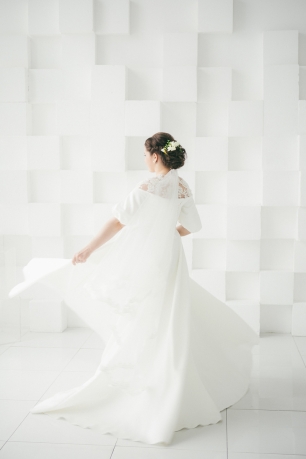 Воздушная свадебная фотосессия в студии