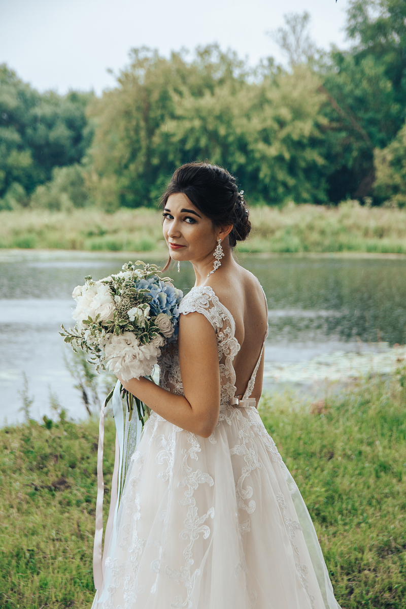 Портрет невесты на берегу