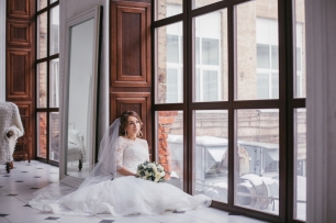 Съемка невесты в студии на зимней свадьбе