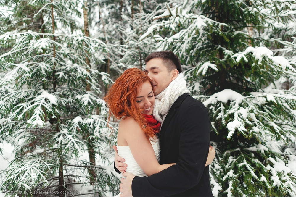Сказочная фотосессия Love Story зимой на природе.