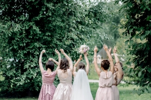 Невеста с подружками