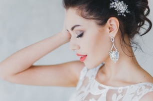 Крупные серьги — эффектный аксессуар
