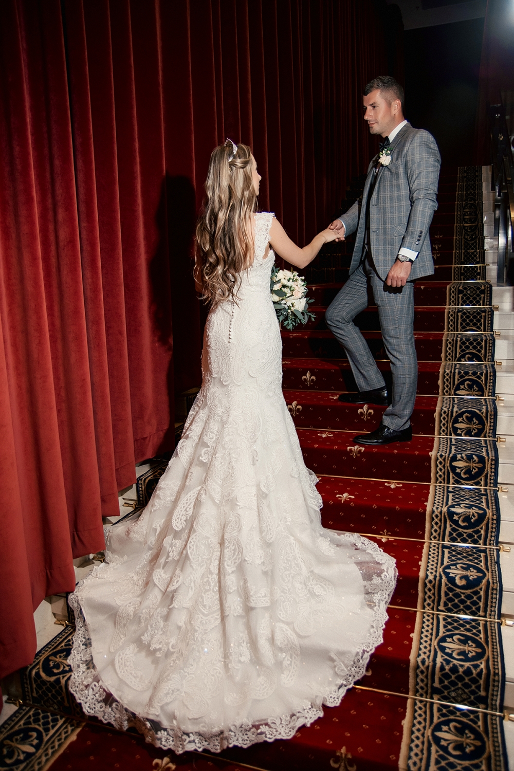 Классическая свадебная фотосъёмка, love story, фотосъёмка мероприятий в Минске и других городах Беларуси. 
https://tarasevich.by