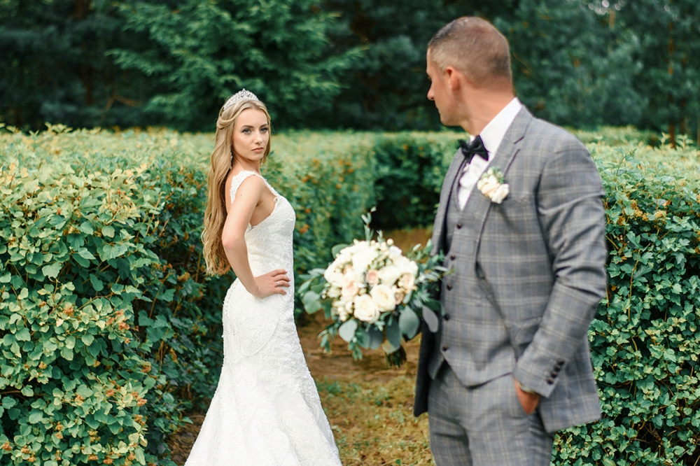 Классическая свадебная фотосъёмка, love story, фотосъёмка мероприятий в Минске и других городах Беларуси. 
https://tarasevich.by