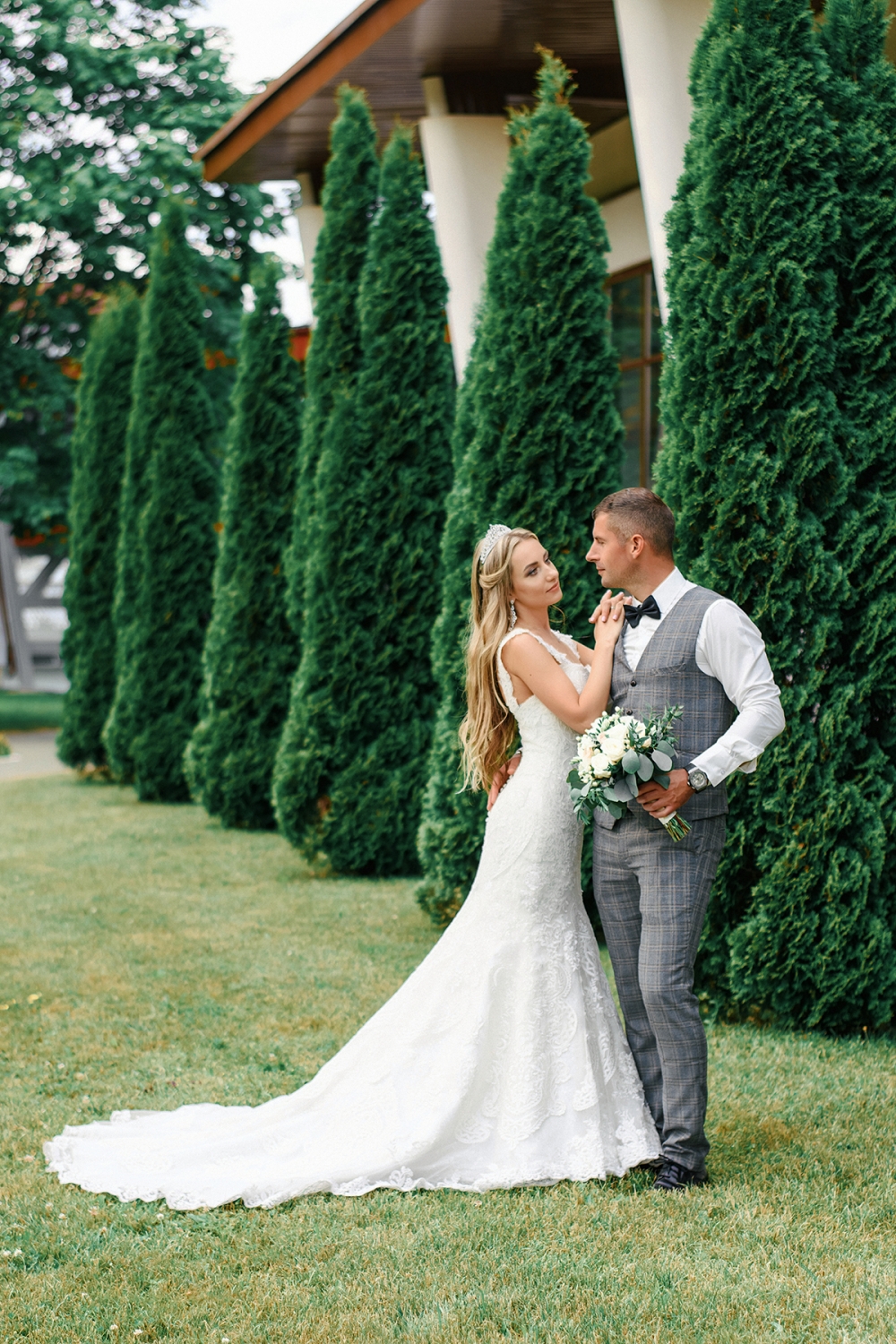 Классическая свадебная фотосъёмка, love story, фотосъёмка мероприятий в Минске и других городах Беларуси. 
https://tarasevich.by