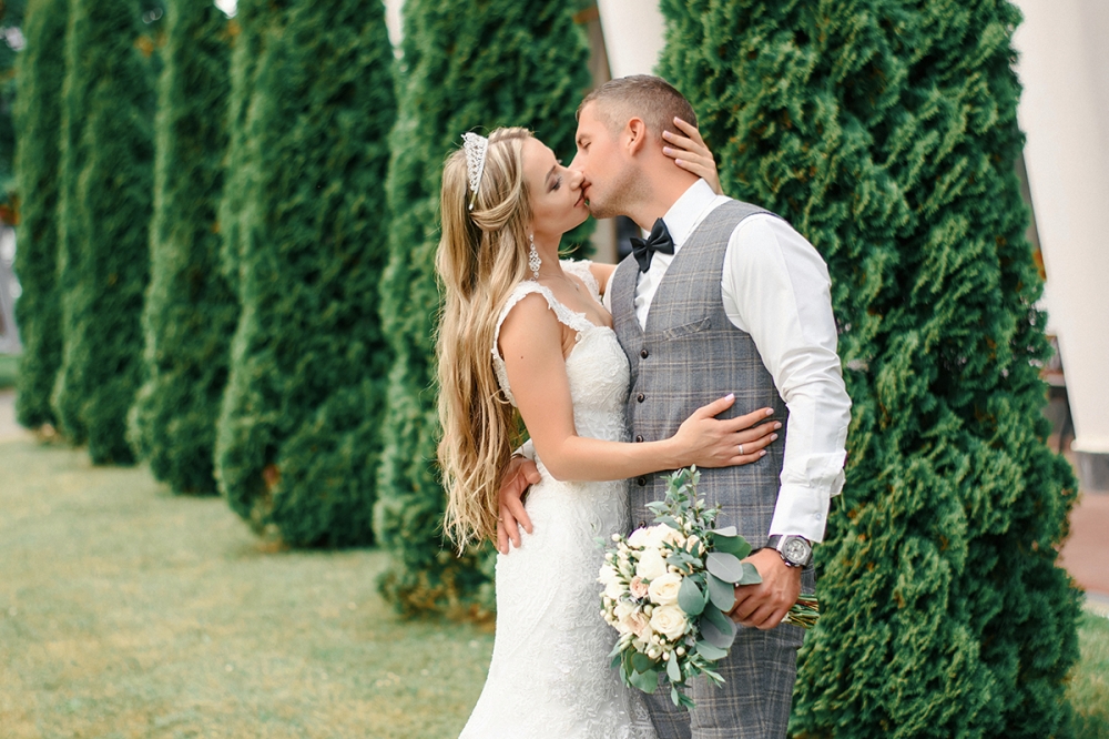 Классическая свадебная фотосъёмка, love story, фотосъёмка мероприятий в Минске и других городах Беларуси. 
https://tarasevich.by