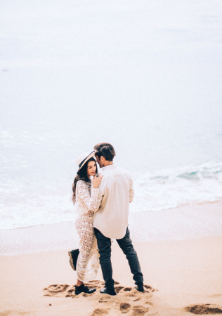 фотосессия love story на берегу, фотограф RUMPHOTO