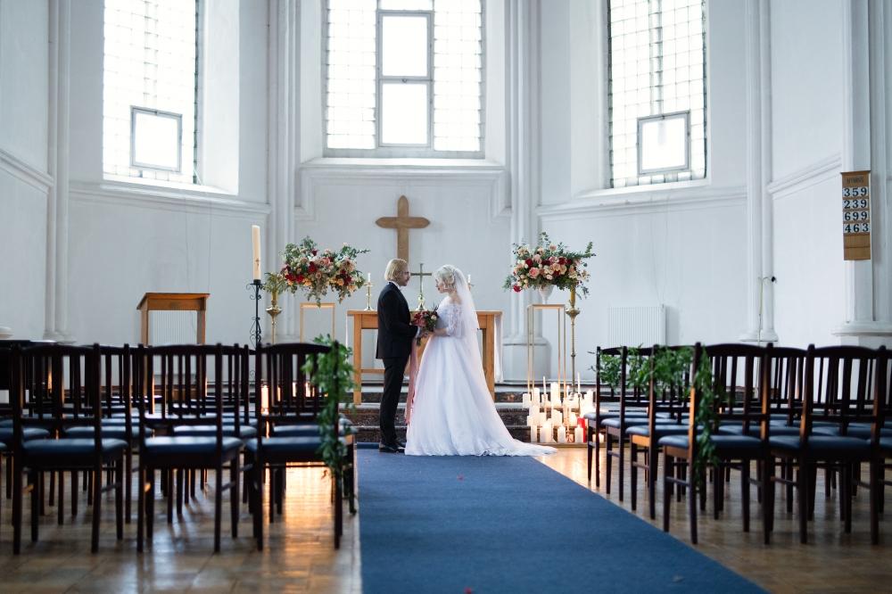 Свадебная церемония в Англиканской Церкви Святого Андрея в Москве