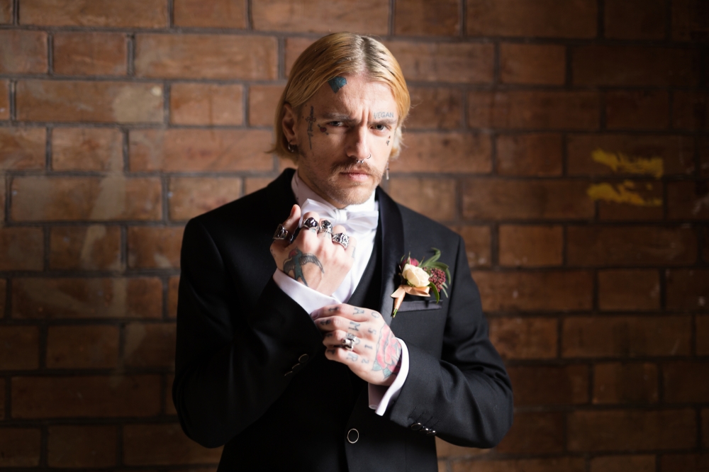 Жених Руслан в Англиканской церкви Святого Андрея в Москве