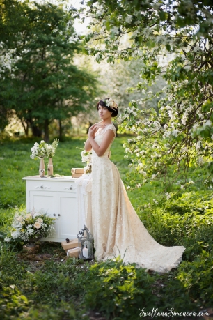 Невеста в цветущем саду