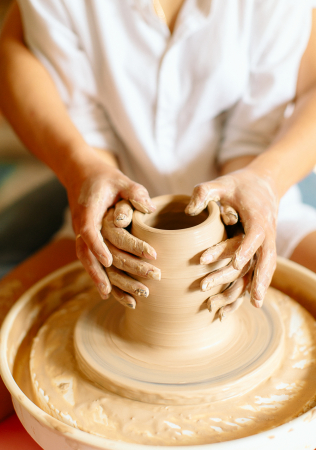 фотосессия love story в гончарной мастерской, фотограф АССОЛЬ ОПАРИНА