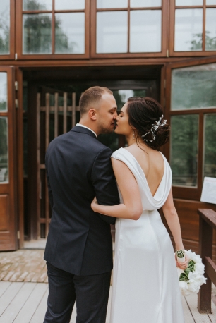 Прогулка молодоженов в оранжерее