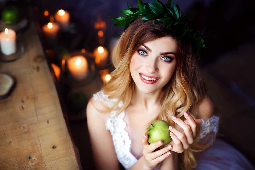 Портрет невесты, венок из зелёных листьев