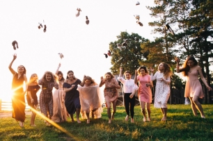 Добавьте немножечко драйва на съемке с подружками)