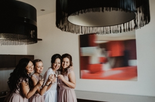 Утро невесты с подругами