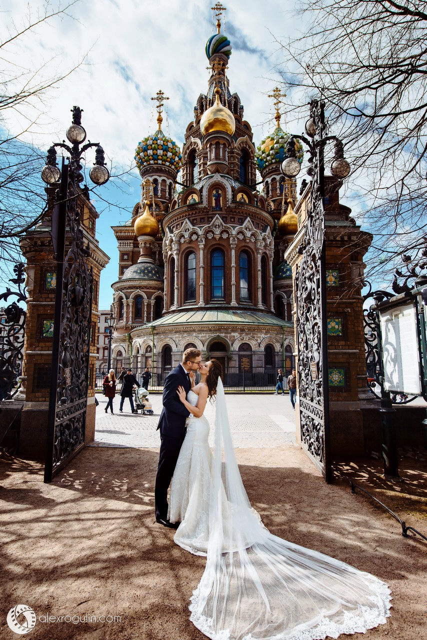 спас на крови в санкт петербурге, храм, михайловский сад в  санкт-петербурге. храм рядом, петербург достопримечательности, фотосессия у  спаса на крови, Свадебный фотограф Москва