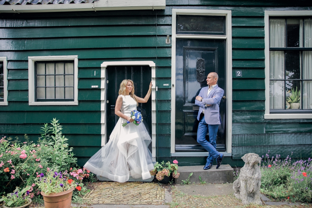 Свадьба в мельничной деревушке в Голландии.
