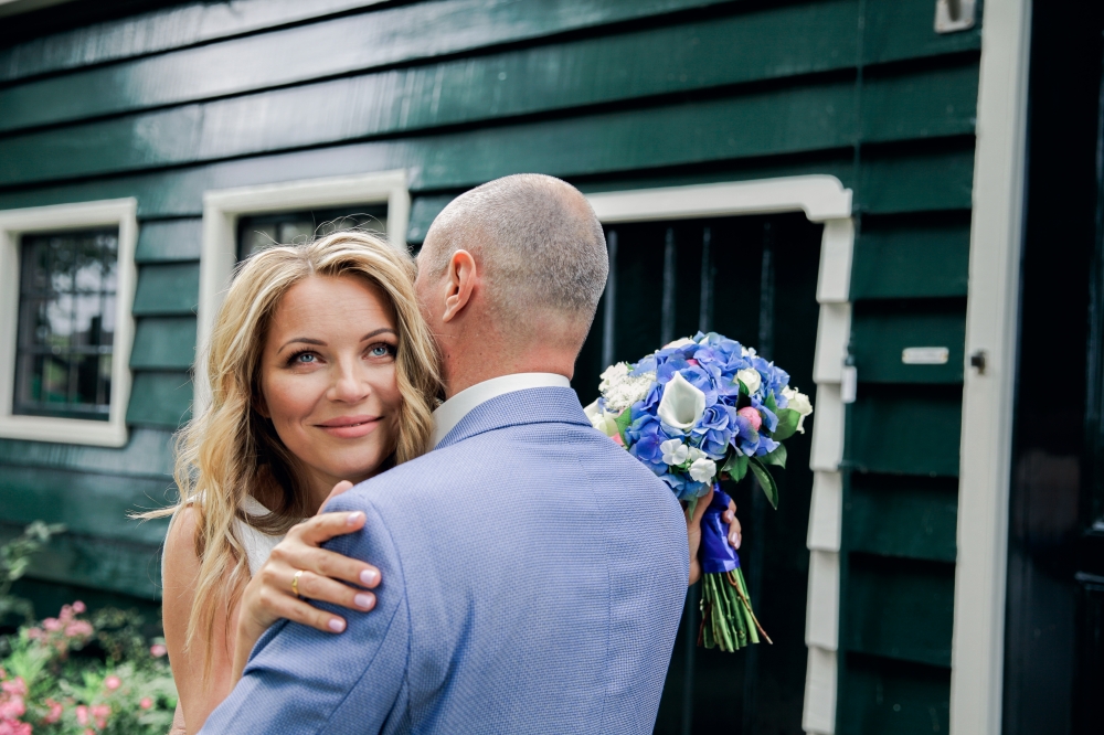 Свадьба в мельничной деревушке в Голландии.