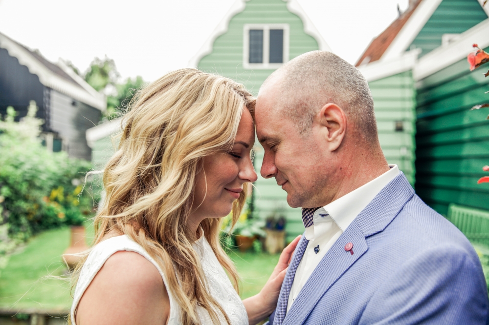 Свадьба в мельничной деревушке в Голландии.