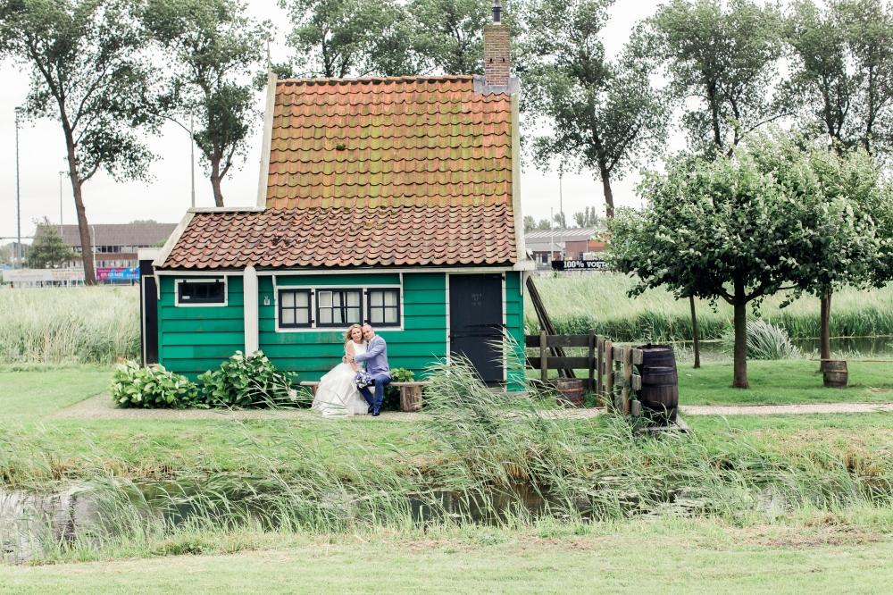 Свадьба в мельничной деревушке в Голландии.