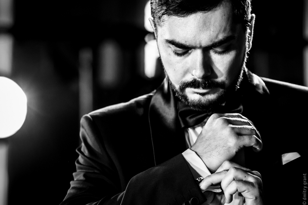 Мужской портрет в строгих тонах