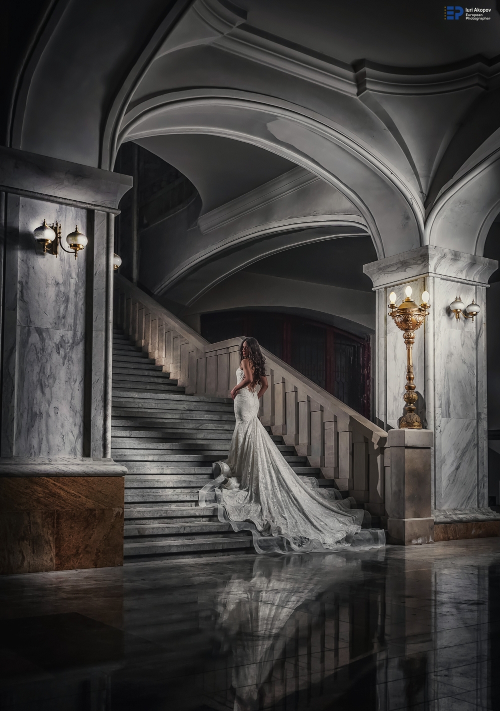 arch, парадная лестница арт, мрачный особняк, обои на лестнице, мрачный замок  внутри ступени, фотограф тбилиси, Свадебный фотограф Москва
