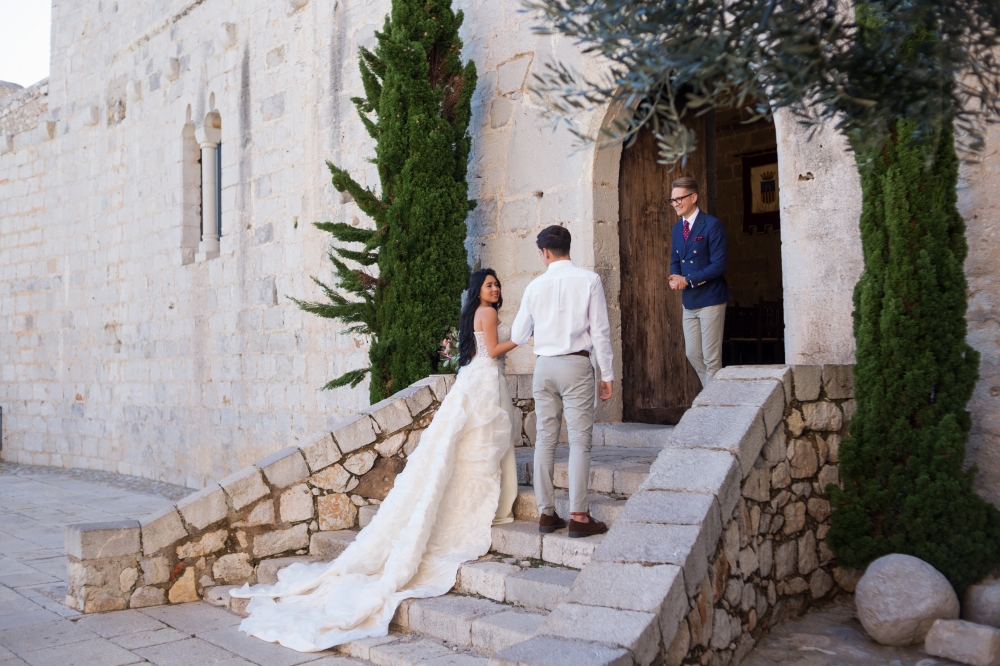 Поли и Гастон женятся в испанском городе Пенискола