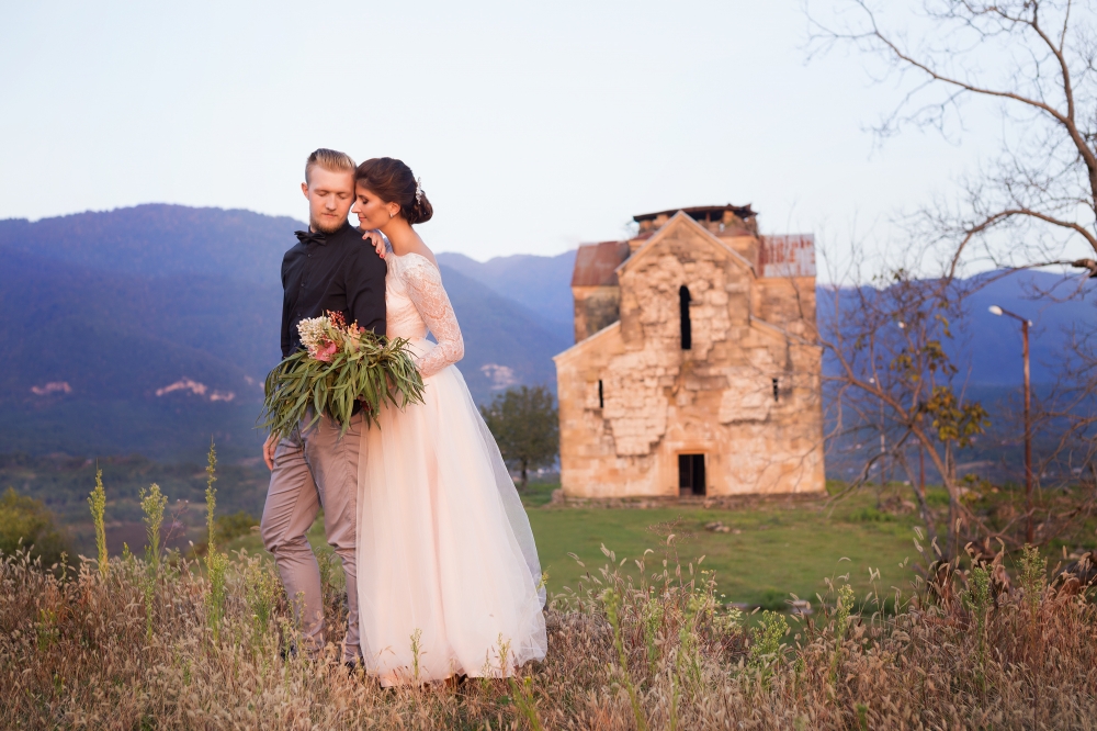 Катя и Алексей, Бедийский храм, Абхазия