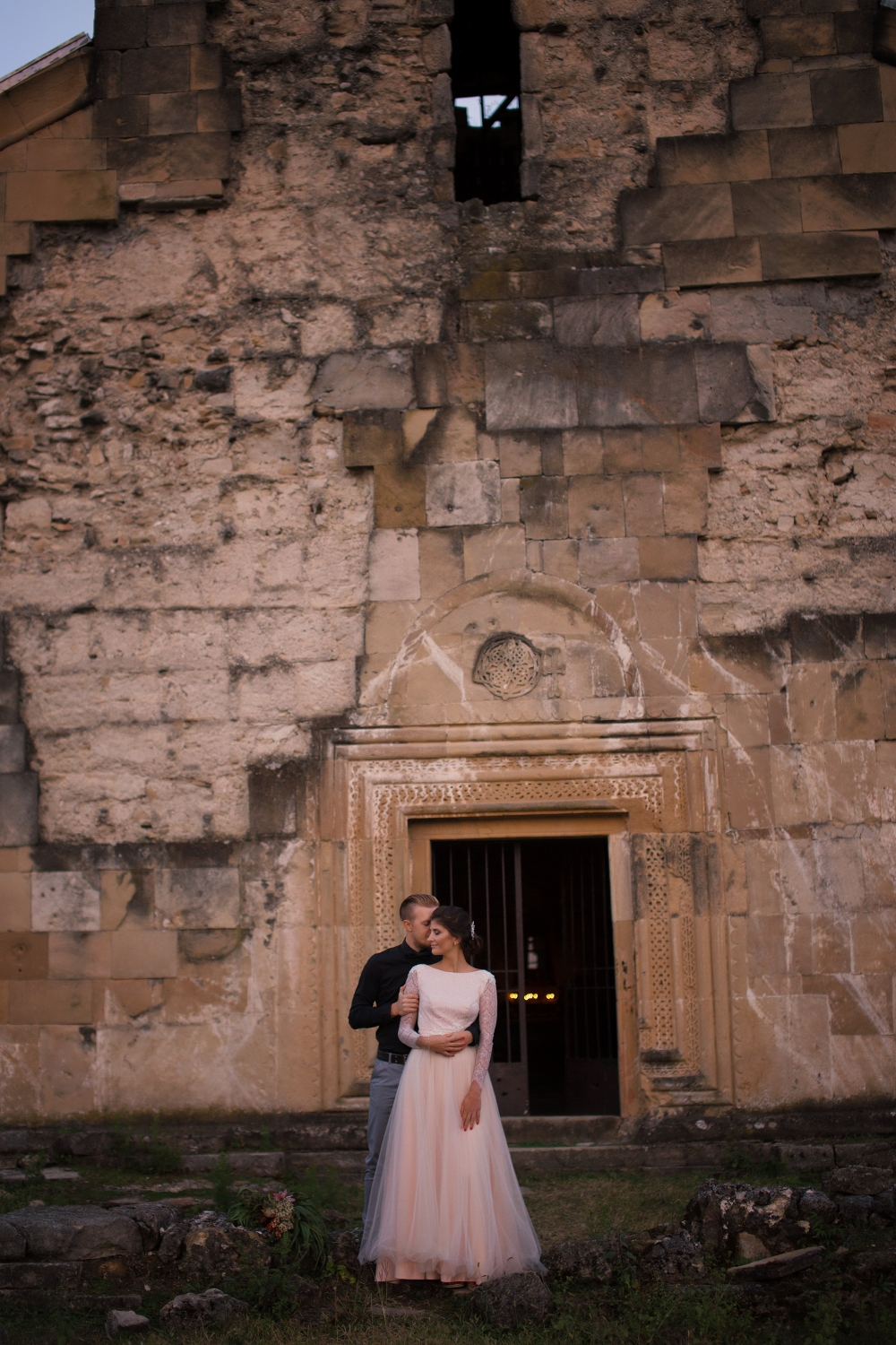 Катя и Алексей, Бедийский храм, Абхазия