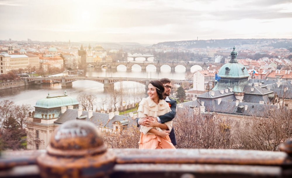 Панорамный вид на город и мосты Праги